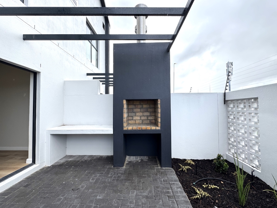 To Let 3 Bedroom Property for Rent in Sandown Western Cape